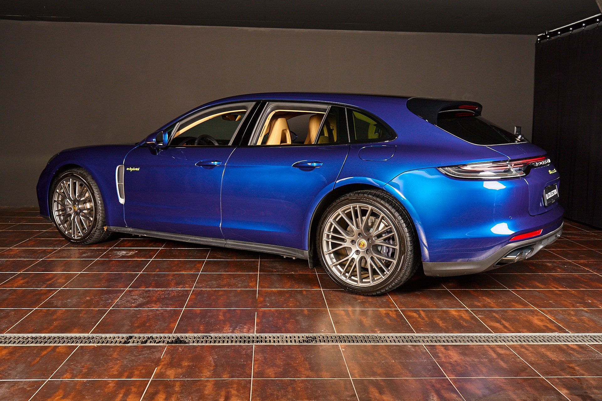PORSCHE Panamera 4 Sport Turismo Platinum Edition PDK-image-8