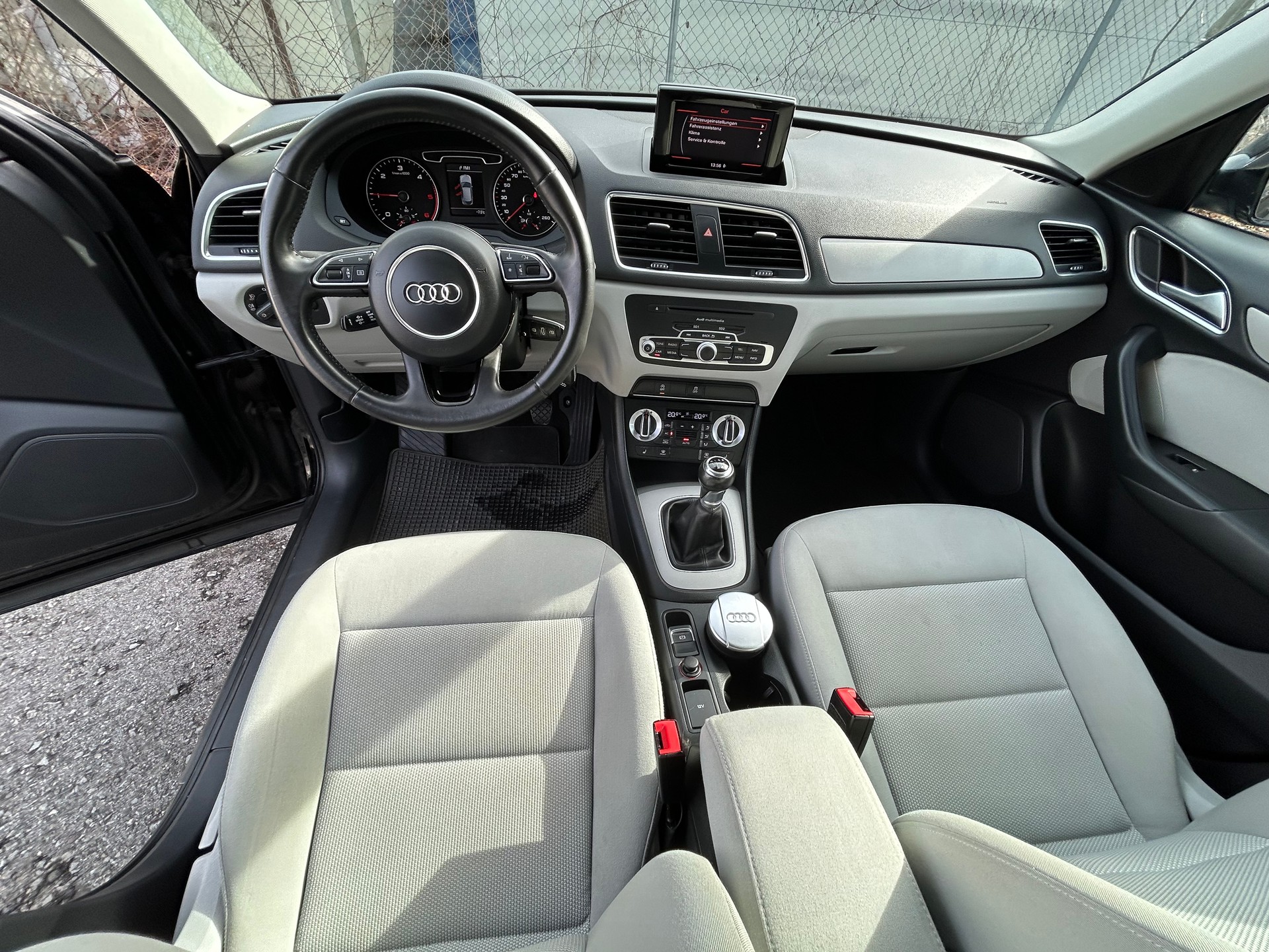 AUDI Q3 2.0 TDI-image-8