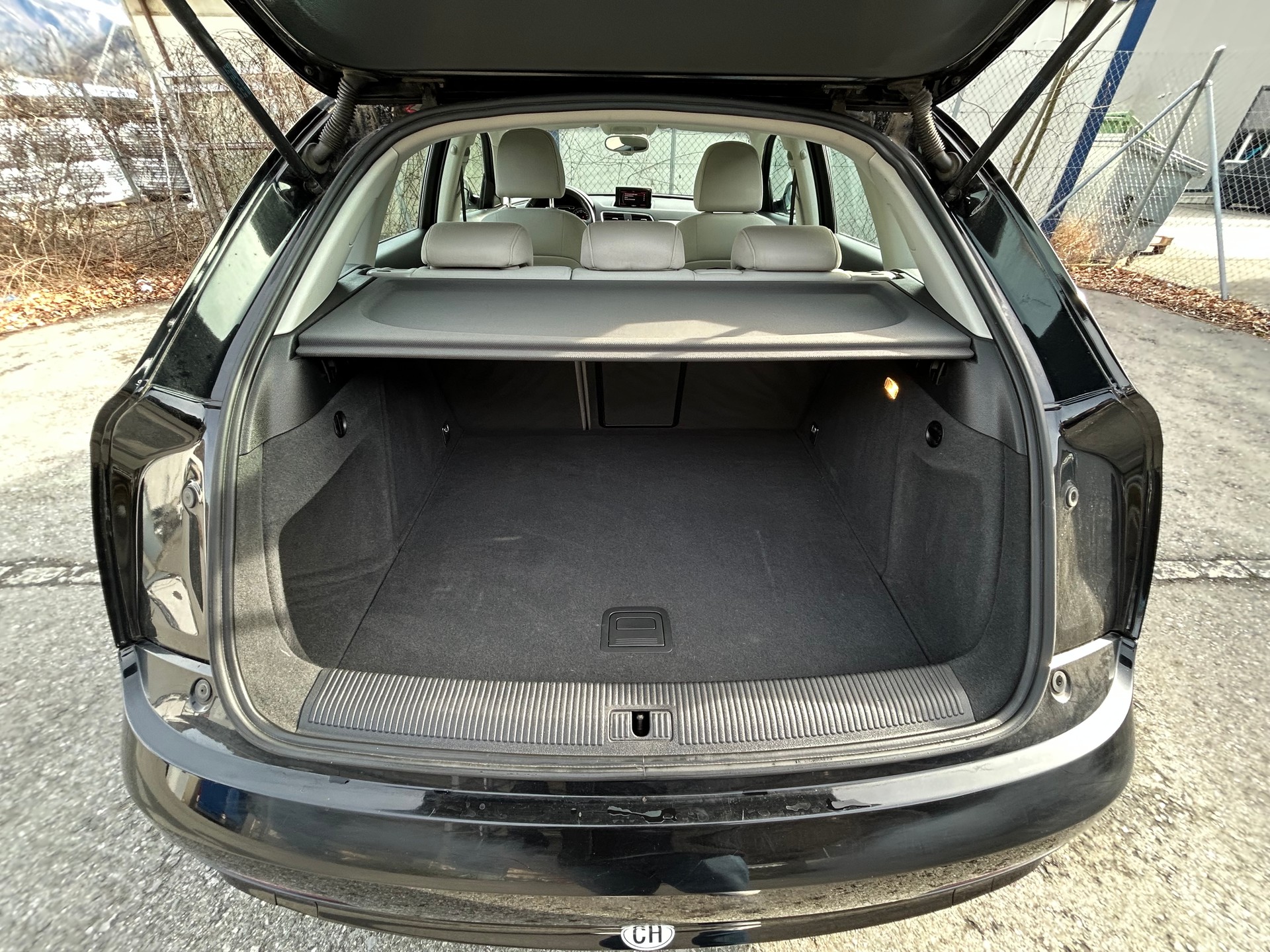 AUDI Q3 2.0 TDI-image-11