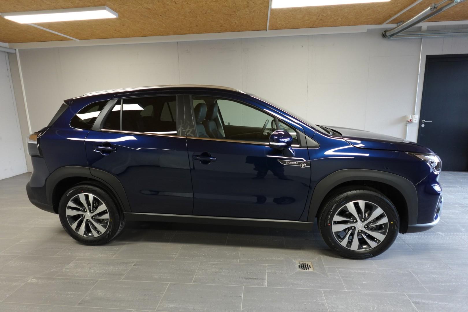 SUZUKI S-Cross 1.4 T Sakura Top Hybrid 4x4-image-4