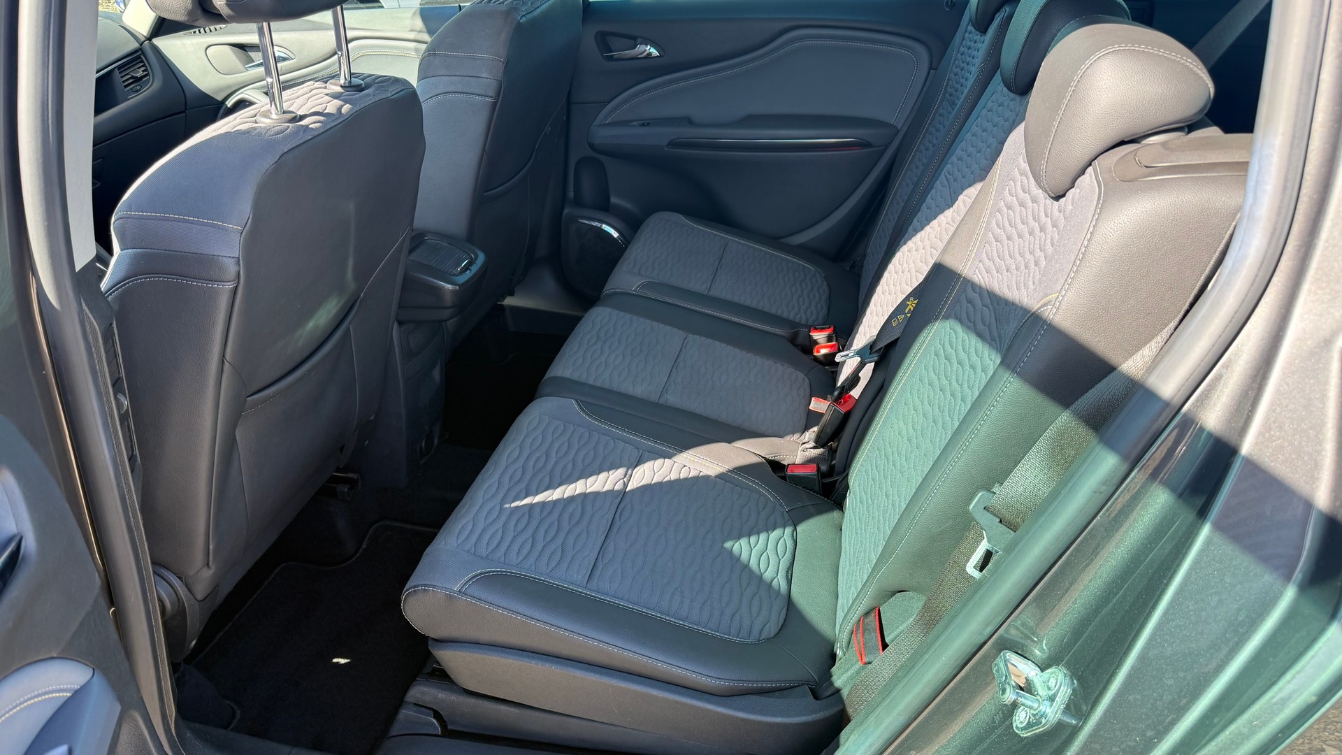 OPEL Zafira Tourer 1.4i 16V Cosmo-image-8