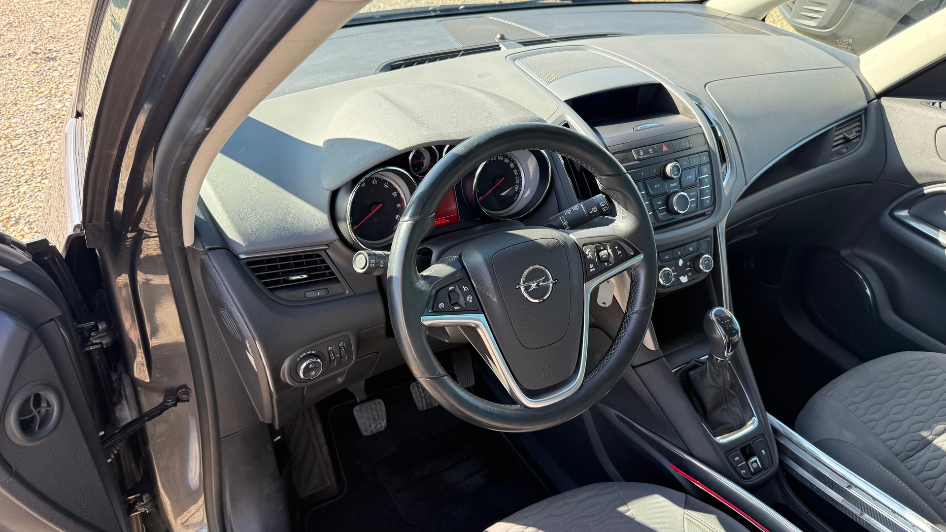 OPEL Zafira Tourer 1.4i 16V Cosmo-image-1