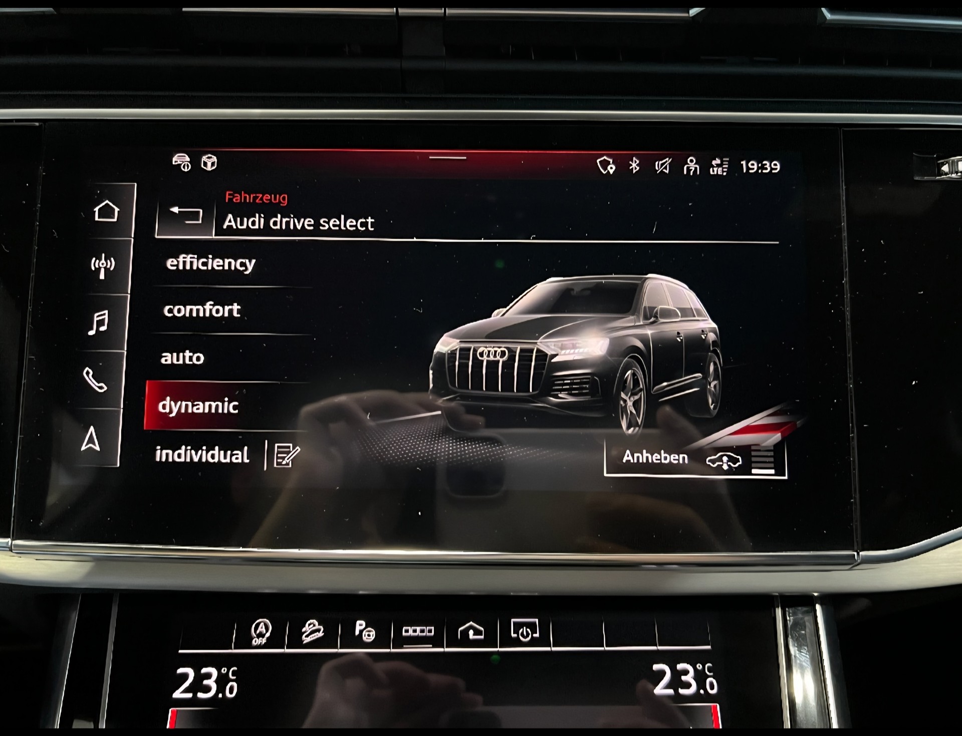 AUDI SQ7 TFSI quattro tiptronic-image-13