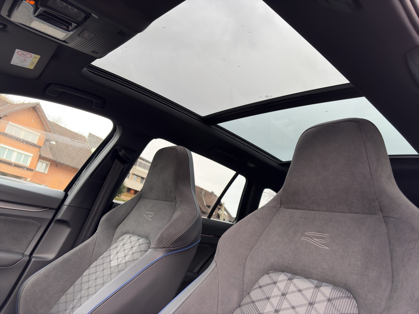 VW Golf Variant 2.0 TSI R-Line DSG 4 Motion-image-15