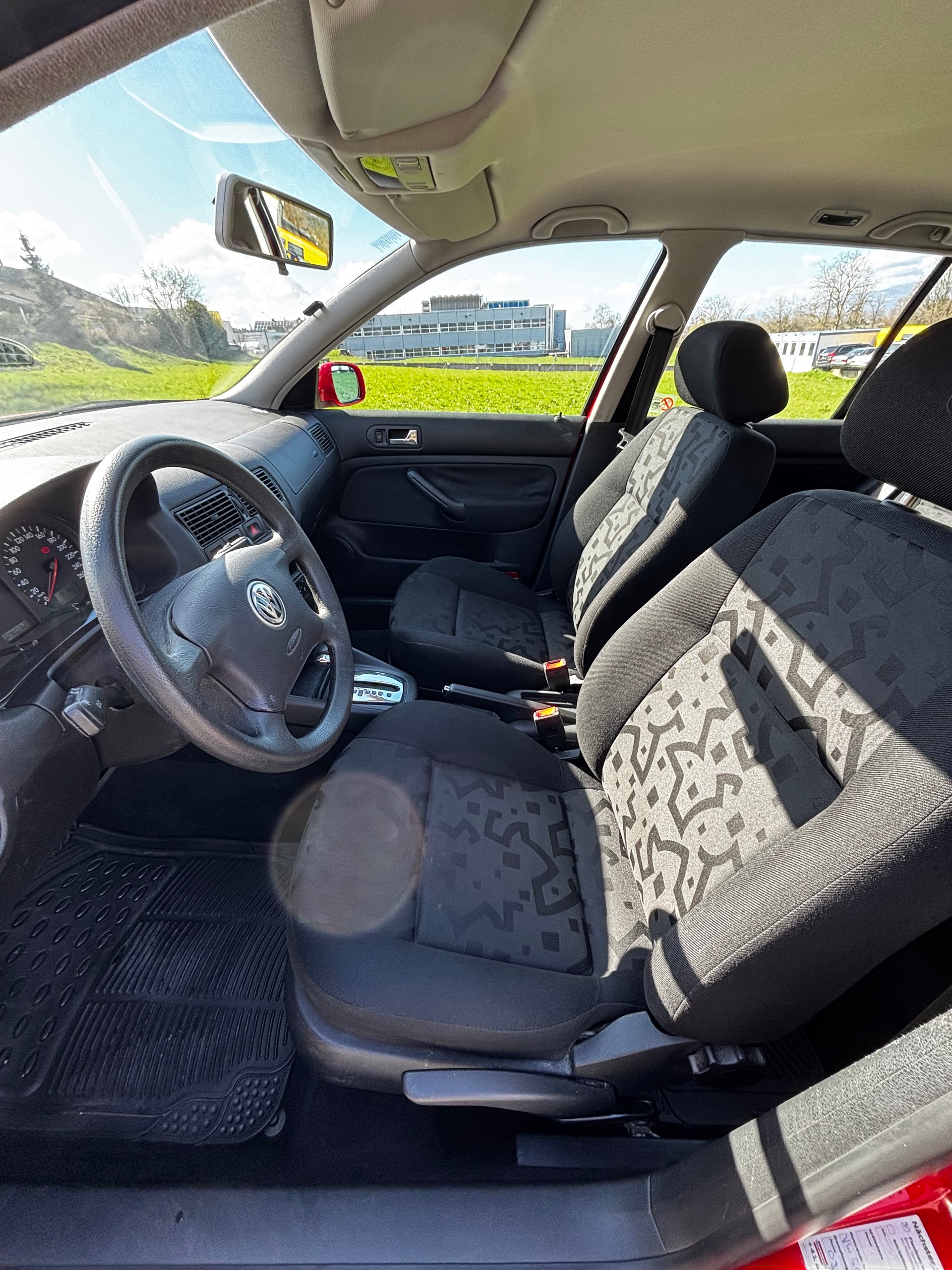 VW Golf 1.6 Automatic-image-9
