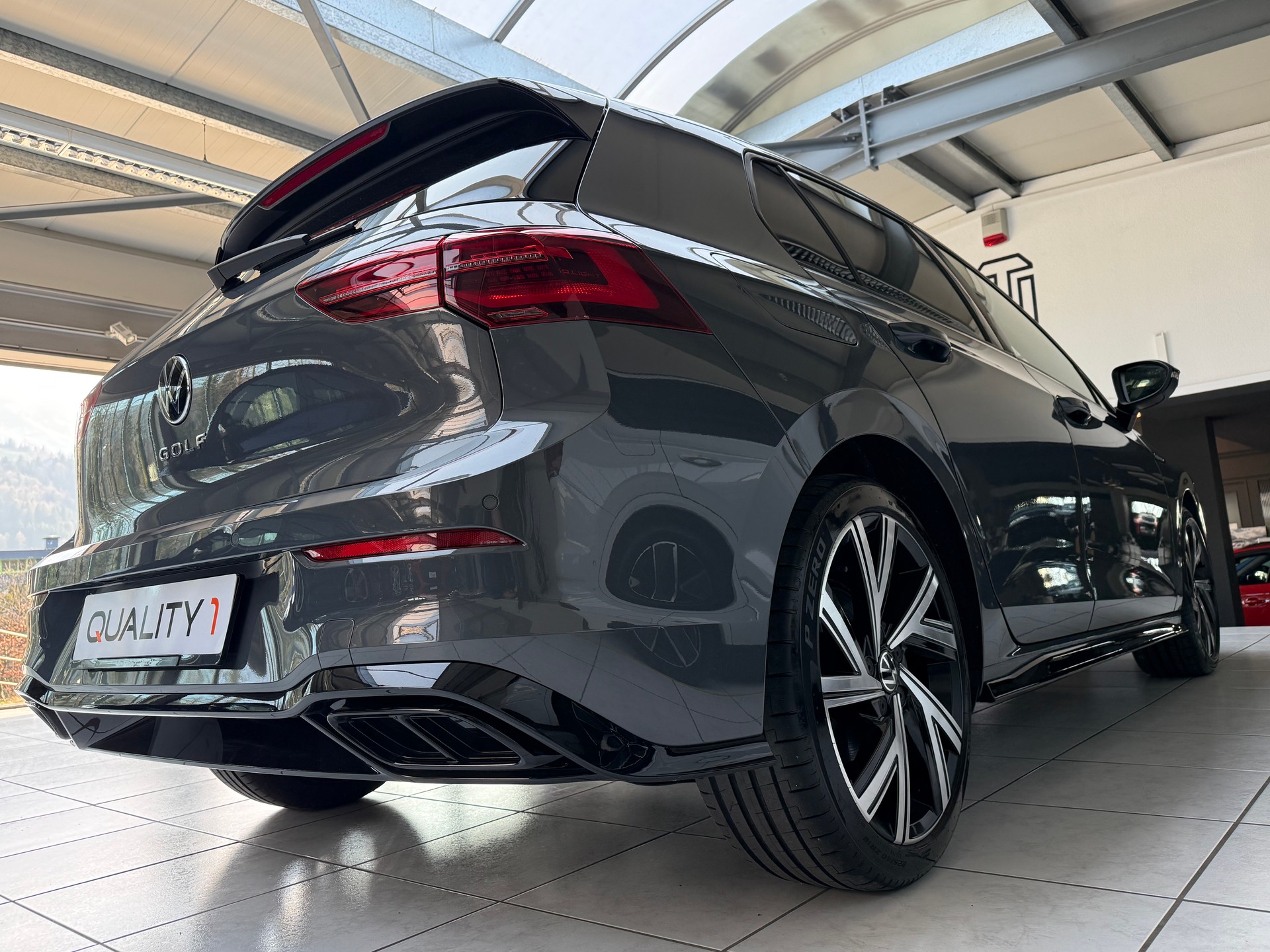 VW Golf 1.5 eTSI mHEV ACT R-Line DSG * Black Style * CH *-image-4