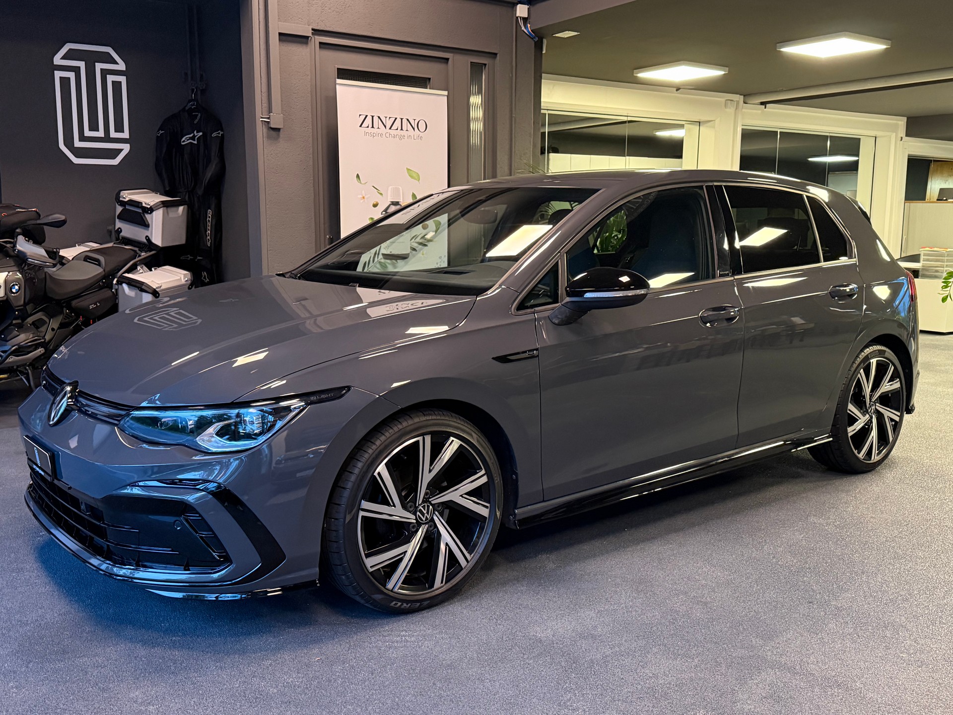 VW Golf 1.5 eTSI mHEV ACT R-Line DSG * Black Style * CH *