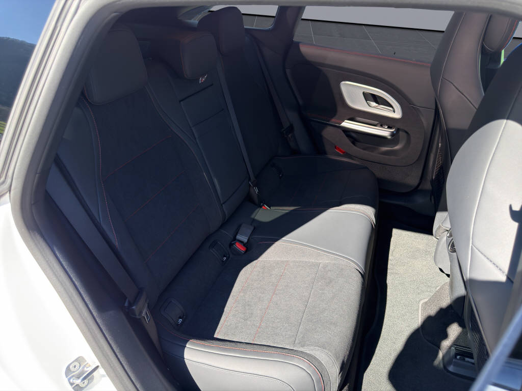 MERCEDES-BENZ CLA 350 EQ Shooting Brake 4matic-image-15