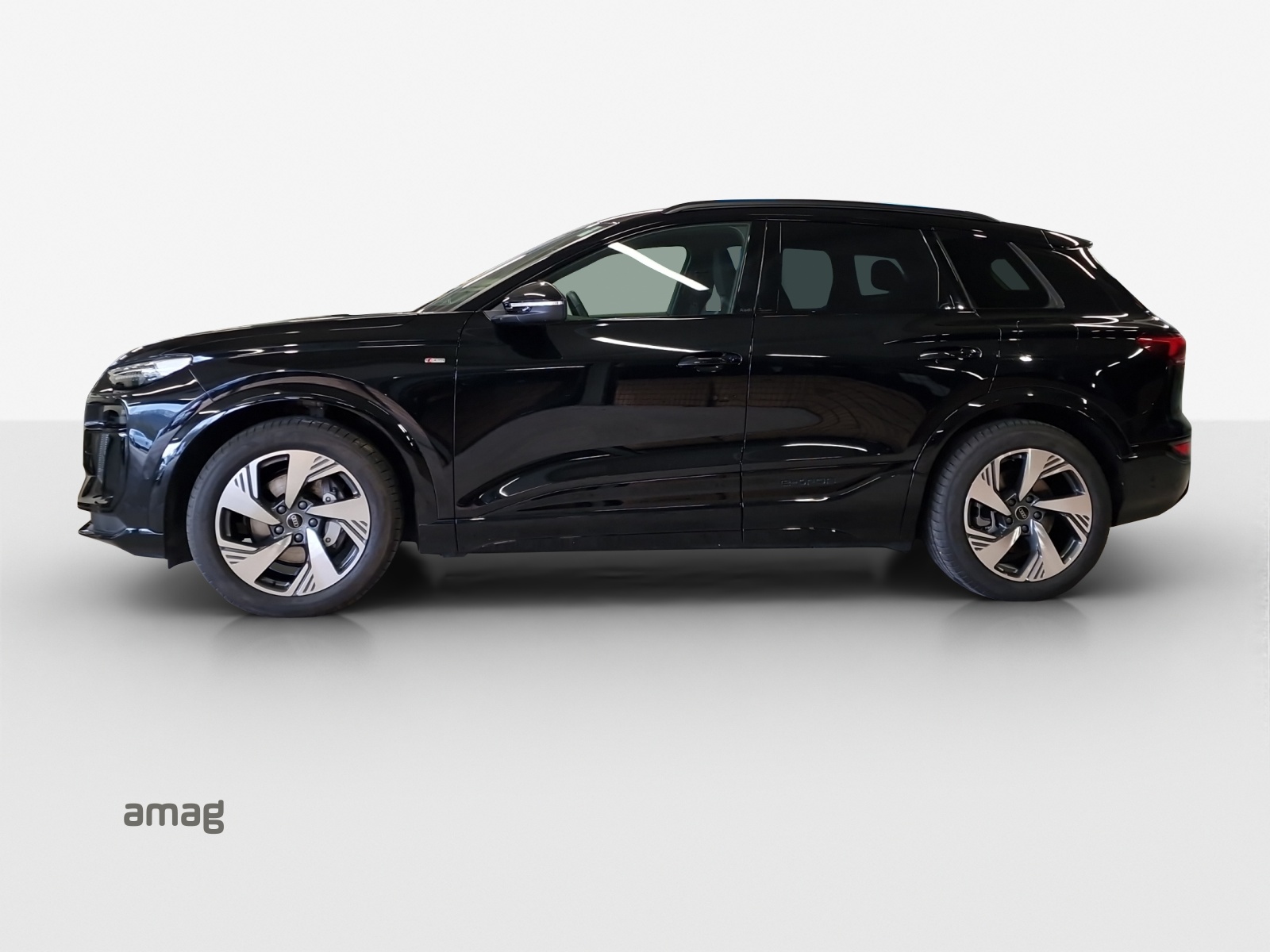 AUDI Q6 e-tron quattro-image-1