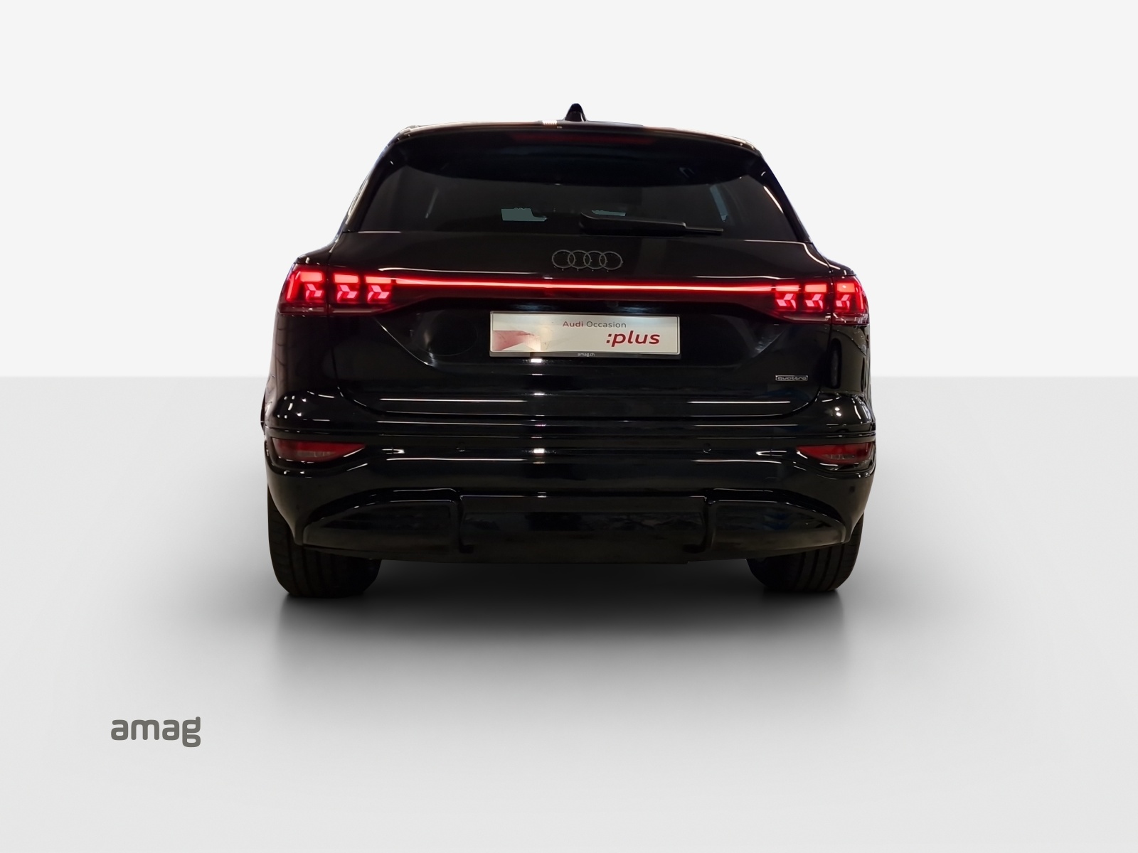 AUDI Q6 e-tron quattro-image-4