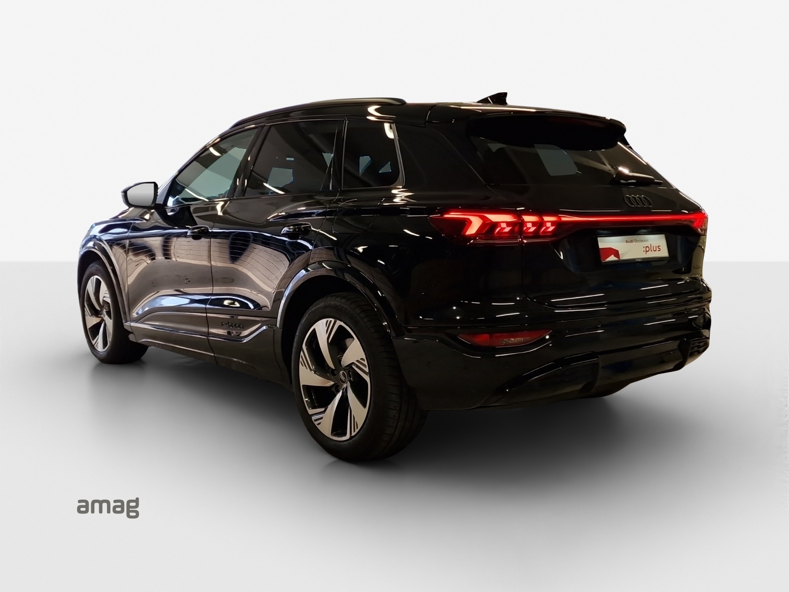 AUDI Q6 e-tron quattro-image-2