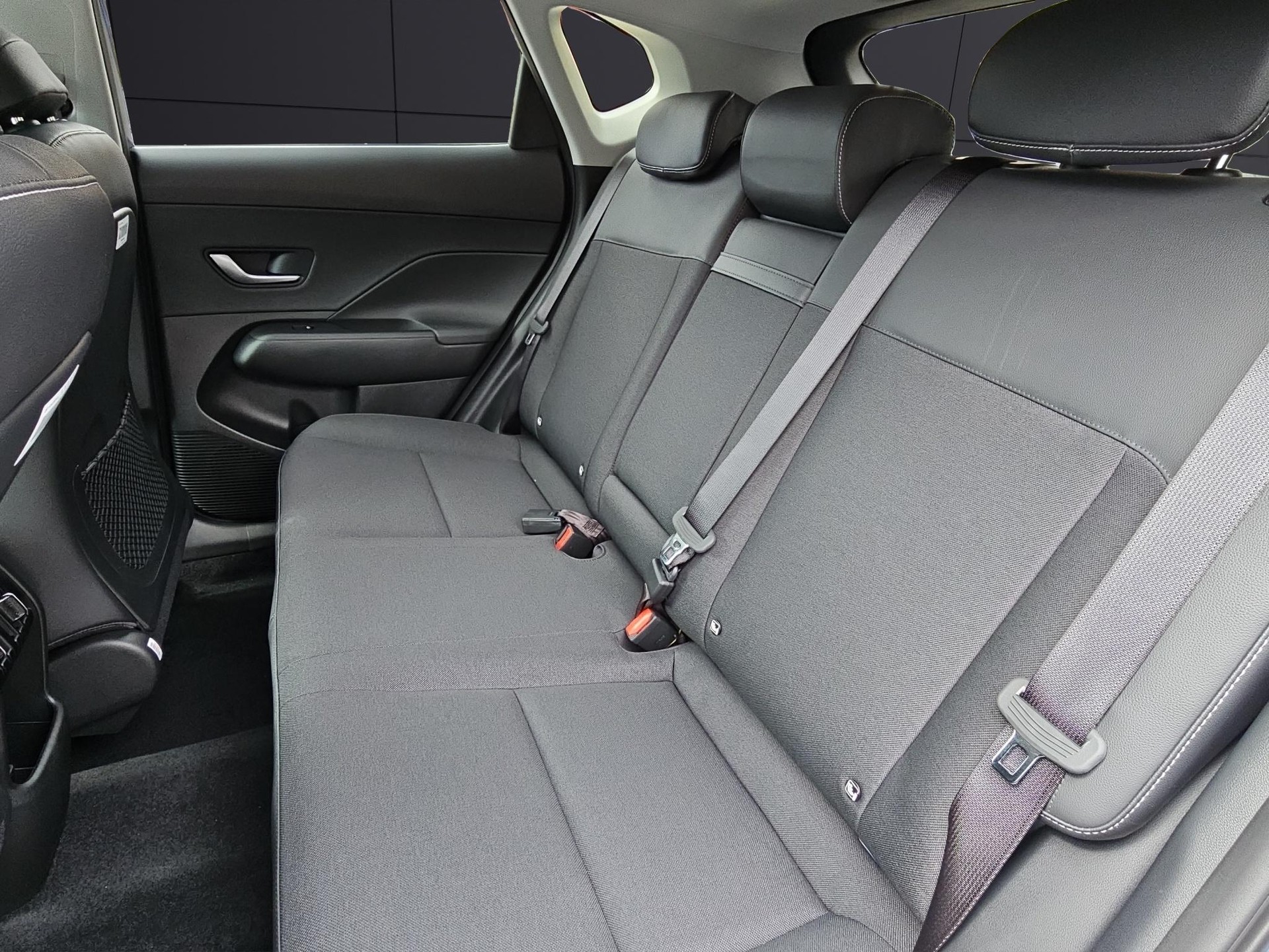 HYUNDAI Kona 1.6 GDi Hybrid Amplia-image-10