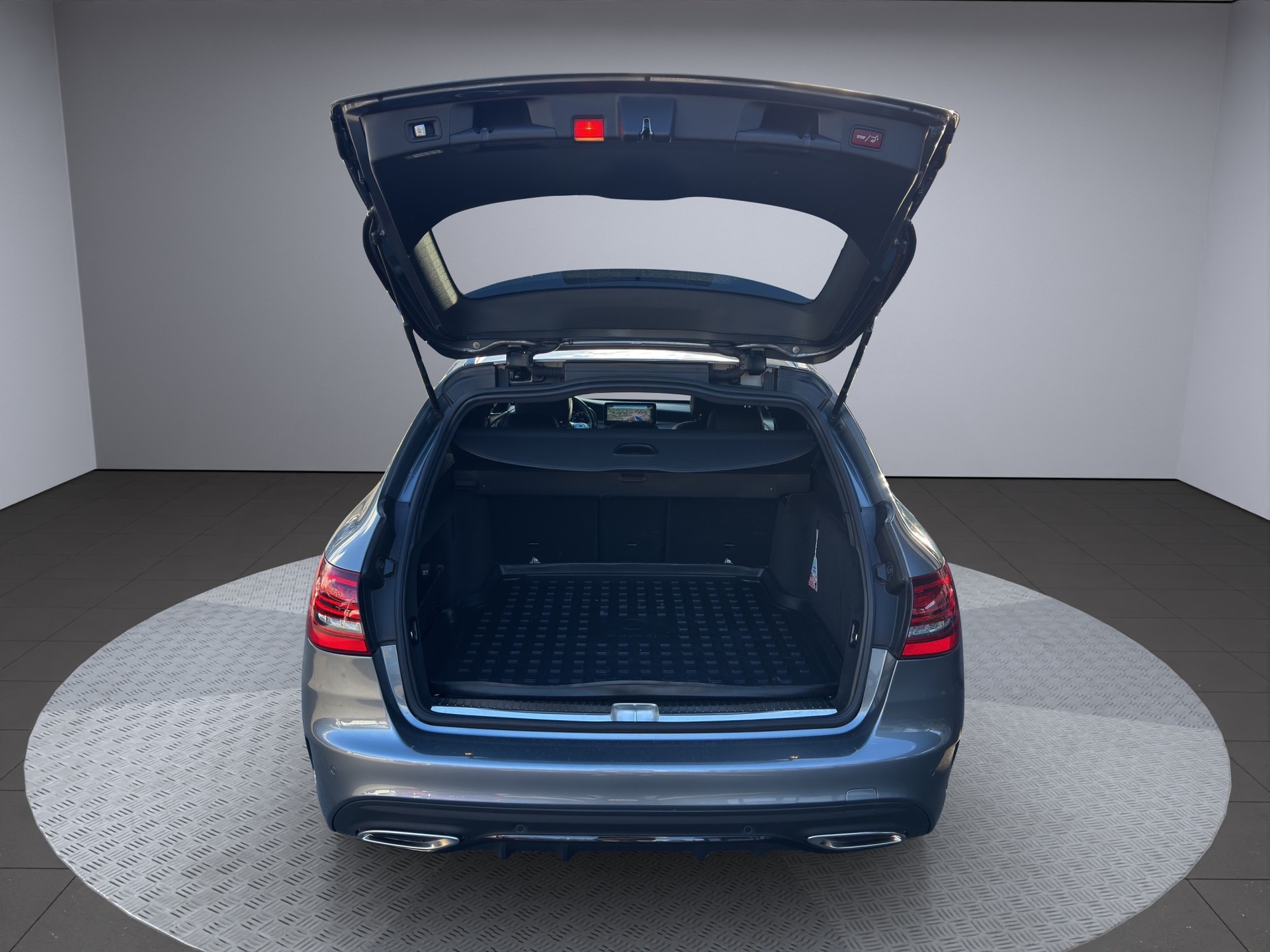 MERCEDES-BENZ C 200 Swiss Star AMG Line 4M 9G-Tronic-image-16