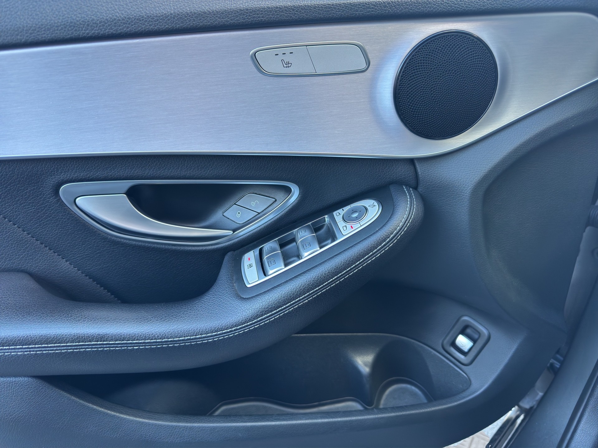 MERCEDES-BENZ C 200 Swiss Star AMG Line 4M 9G-Tronic-image-8