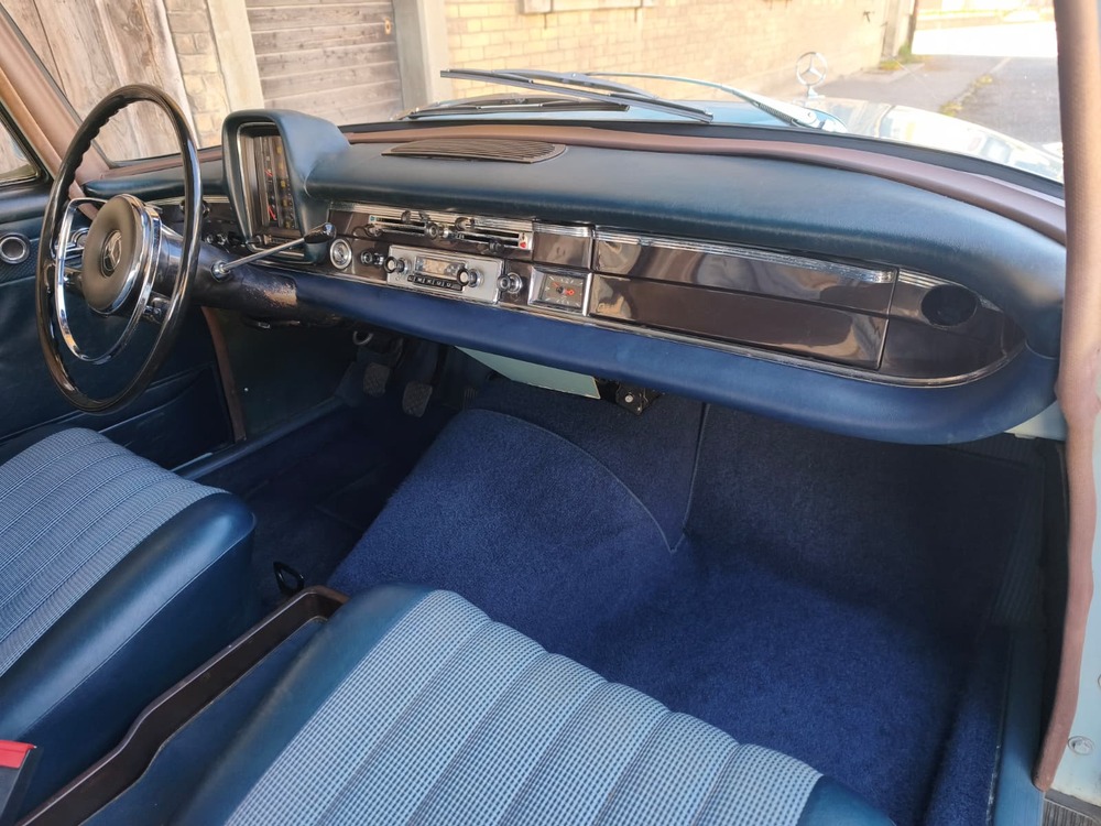 MERCEDES-BENZ 200 Heckflosse-image-11
