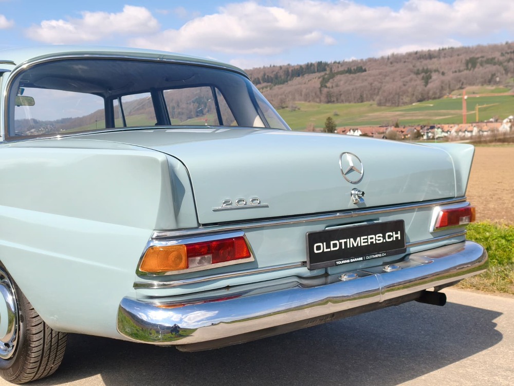 MERCEDES-BENZ 200 Heckflosse-image-14