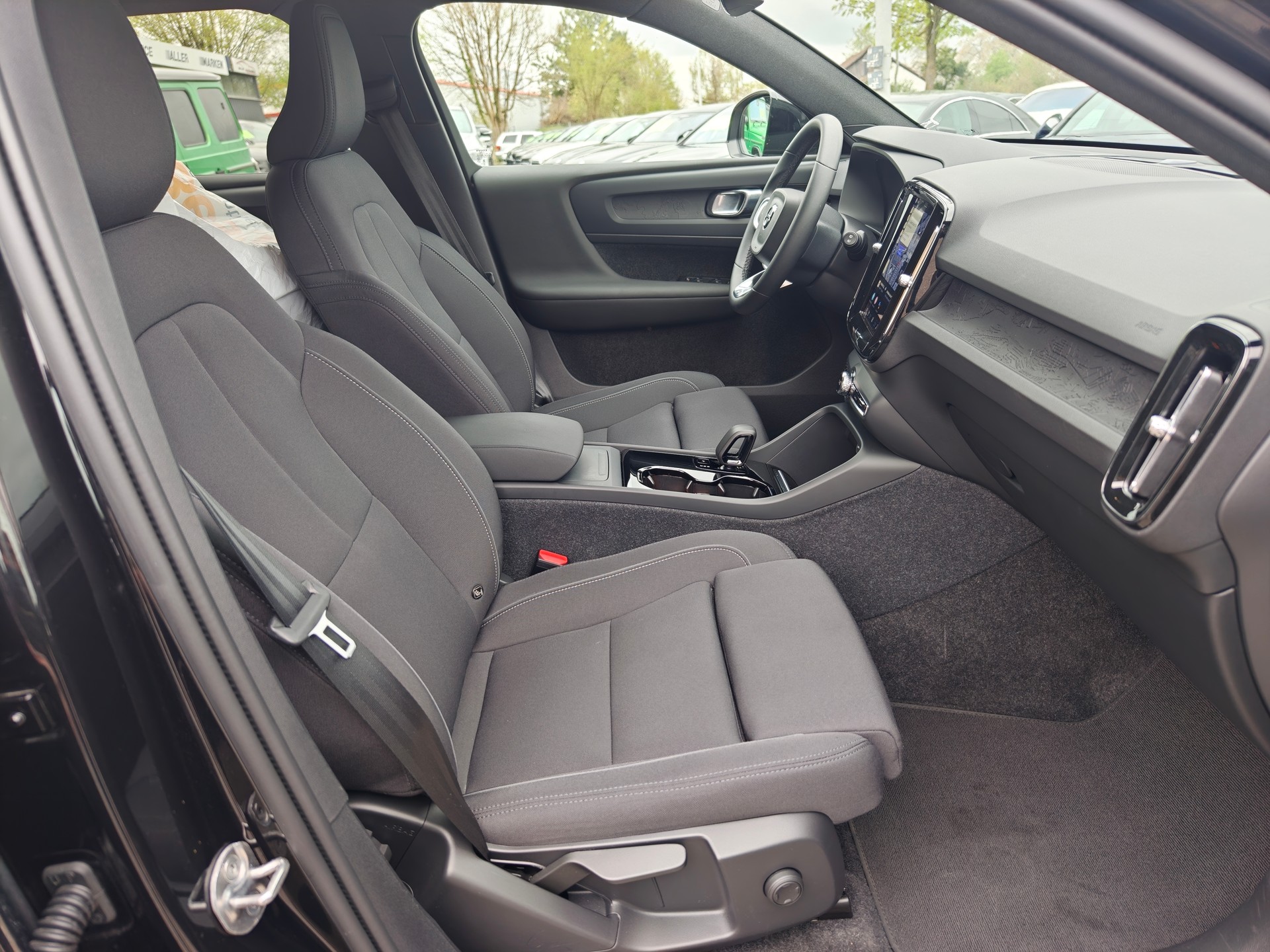 VOLVO XC40 E60 Core CH FAHRZEUG-image-9