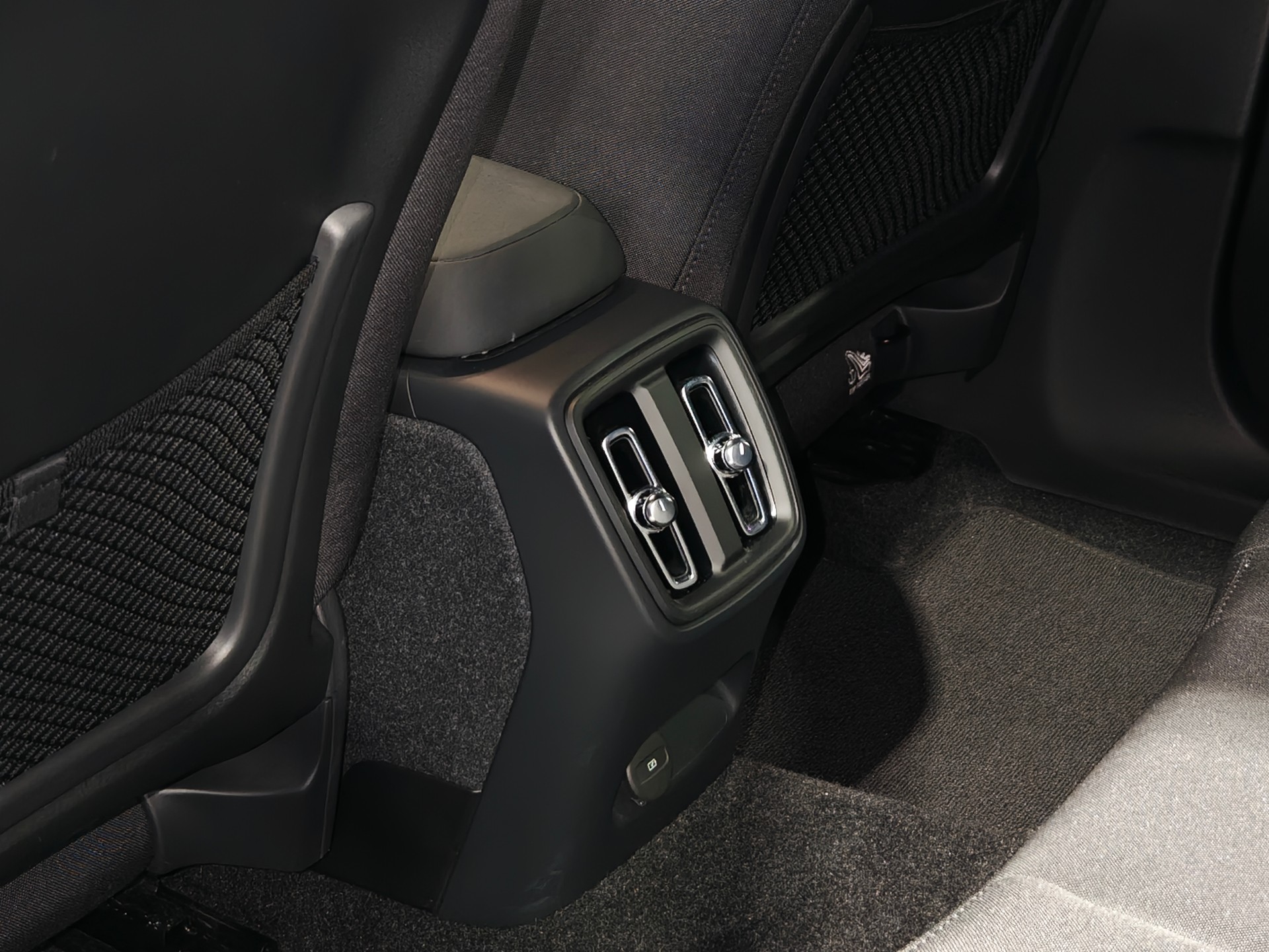 VOLVO XC40 E60 Core CH FAHRZEUG-image-22