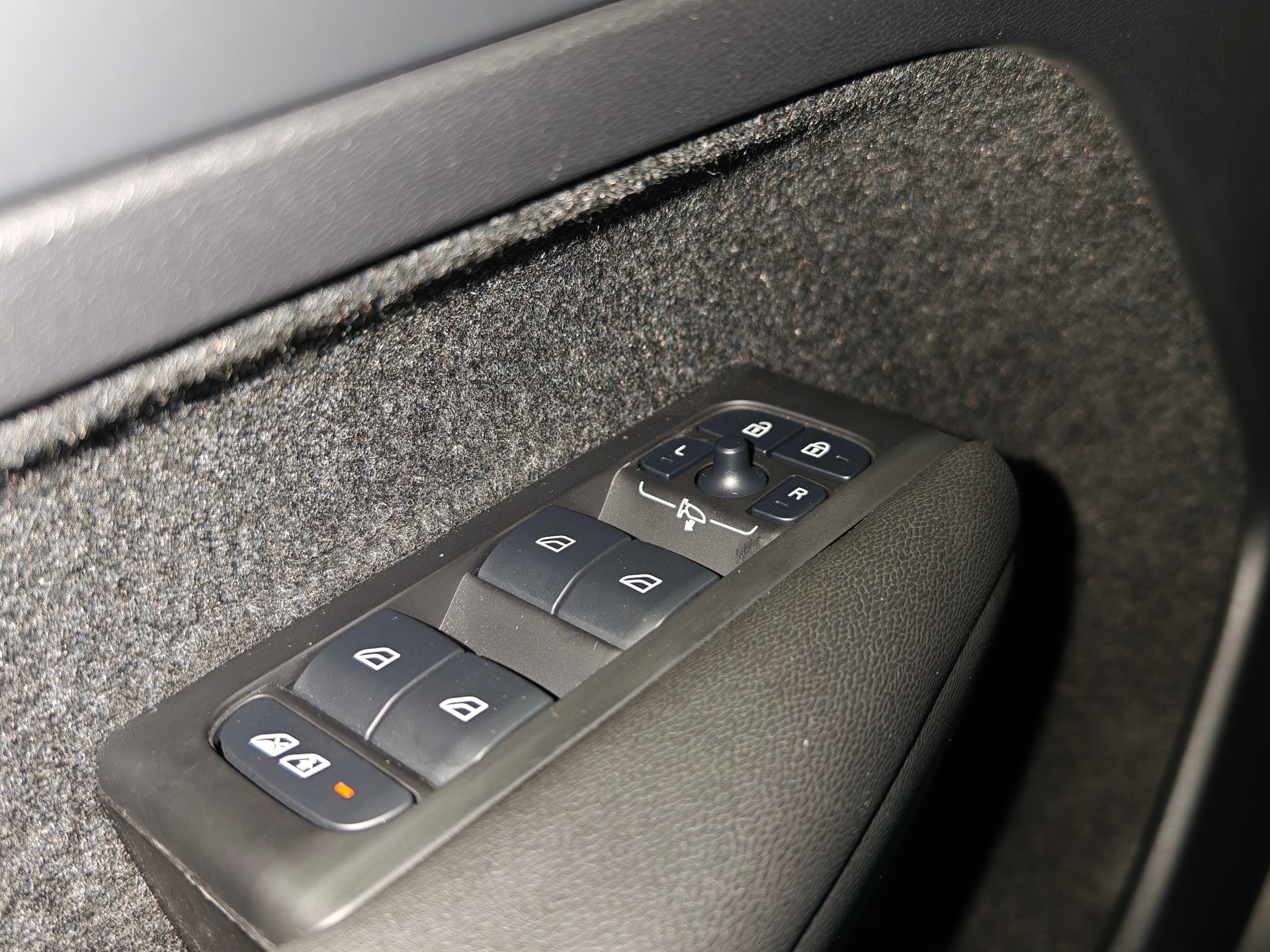 VOLVO XC40 E60 Core CH FAHRZEUG-image-18