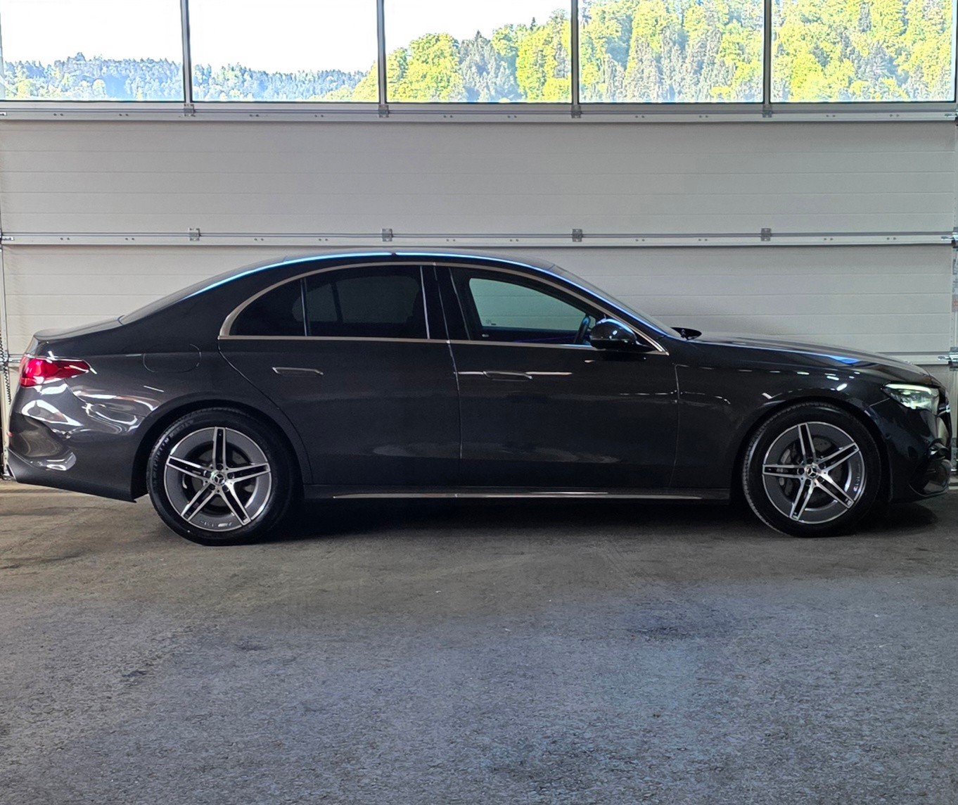 MERCEDES-BENZ E 220 d AMG Line 9G-Tronic *ACC/LaneAssist*Ambientebel.*AppleCarPlay/AndroidAuto*Sitzheizung*Rückfahrkamera*AHK*-image-5