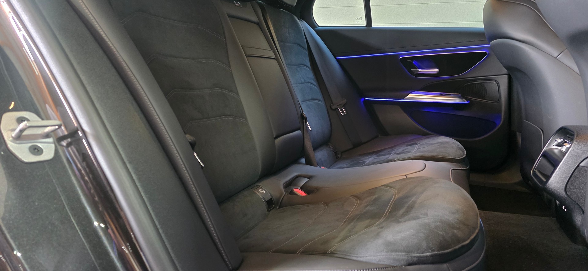MERCEDES-BENZ E 220 d AMG Line 9G-Tronic *ACC/LaneAssist*Ambientebel.*AppleCarPlay/AndroidAuto*Sitzheizung*Rückfahrkamera*AHK*-image-25