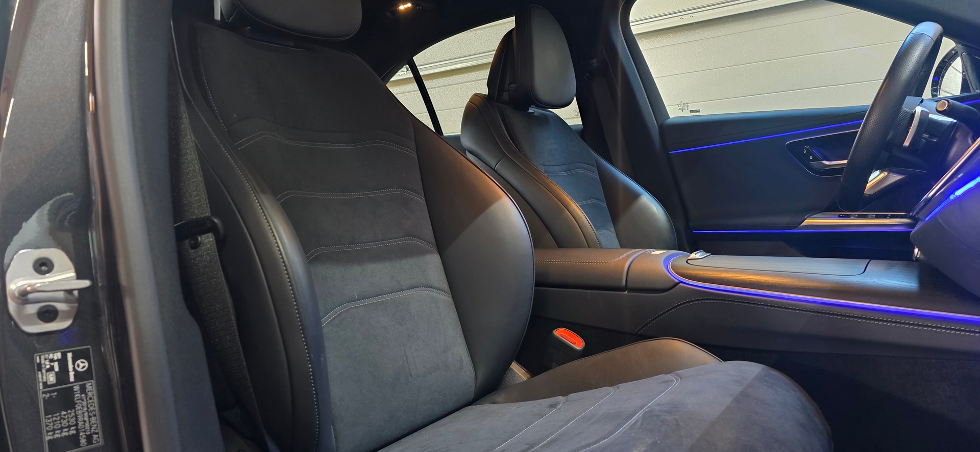 MERCEDES-BENZ E 220 d AMG Line 9G-Tronic *ACC/LaneAssist*Ambientebel.*AppleCarPlay/AndroidAuto*Sitzheizung*Rückfahrkamera*AHK*-image-24