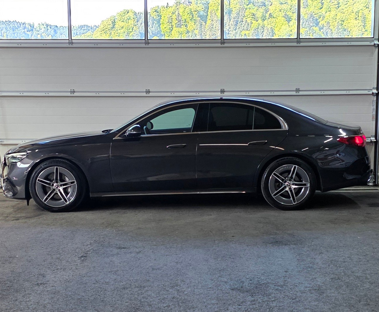 MERCEDES-BENZ E 220 d AMG Line 9G-Tronic *ACC/LaneAssist*Ambientebel.*AppleCarPlay/AndroidAuto*Sitzheizung*Rückfahrkamera*AHK*-image-1