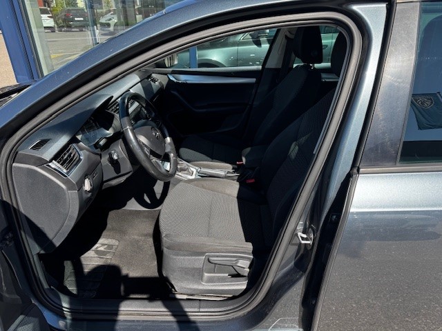 SKODA Octavia Combi 2.0 TDI Elegance 4x4 DSG-image-4