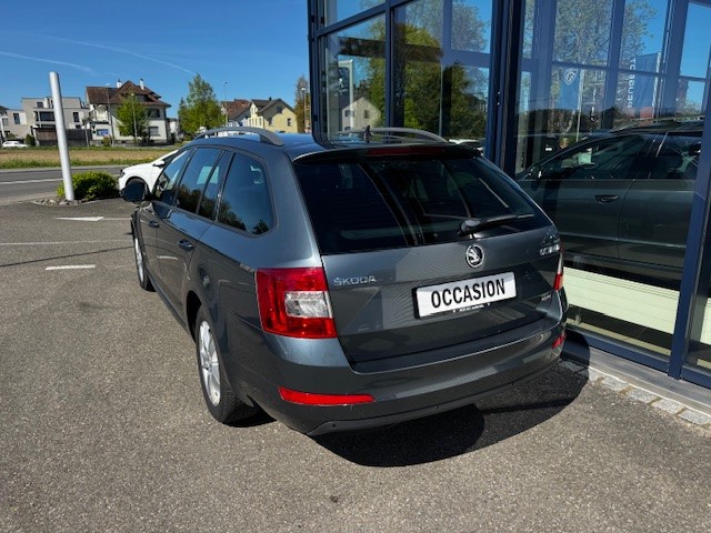 SKODA Octavia Combi 2.0 TDI Elegance 4x4 DSG-image-2