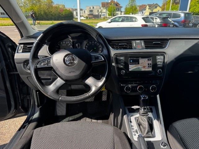SKODA Octavia Combi 2.0 TDI Elegance 4x4 DSG-image-5