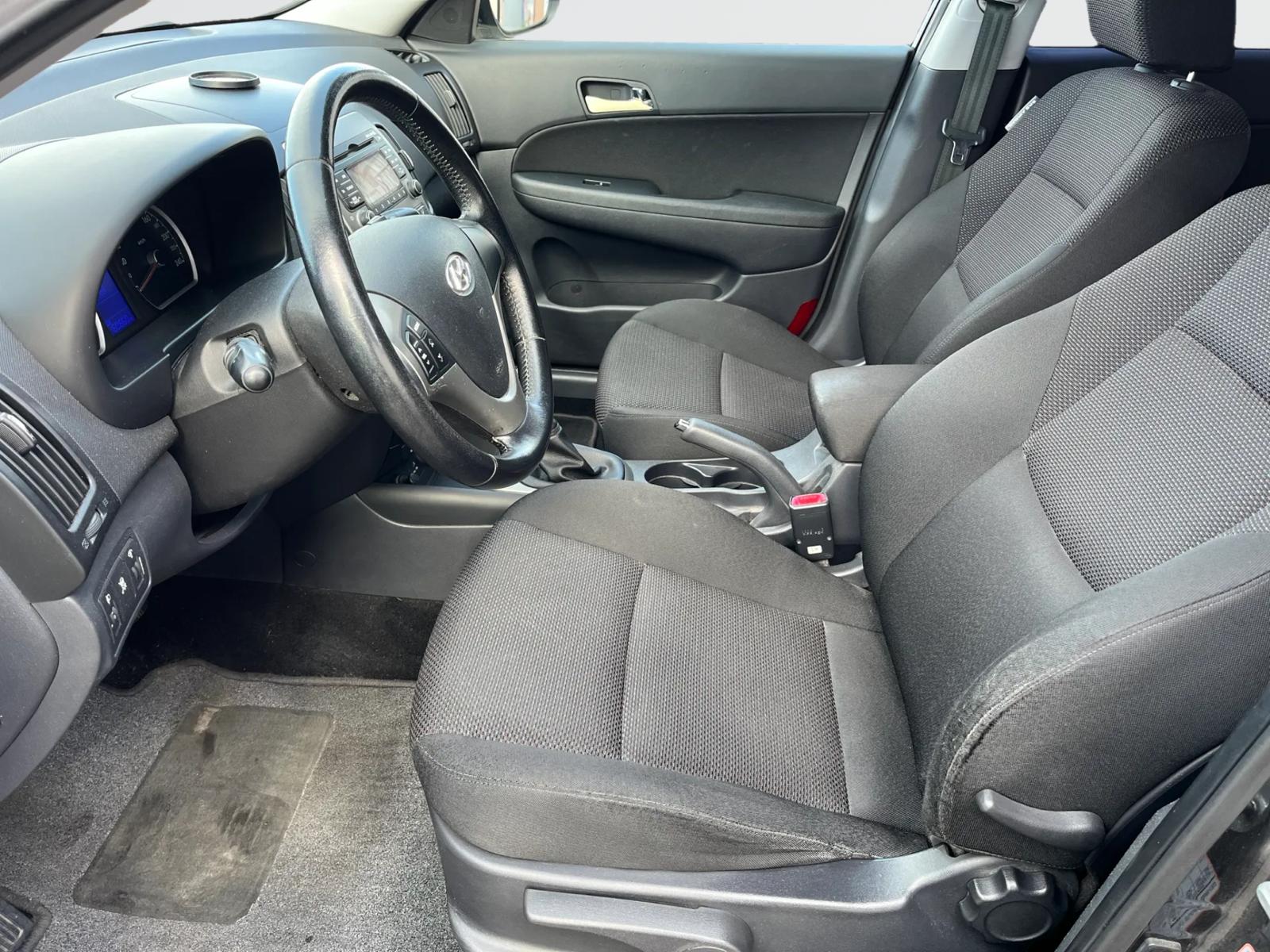 HYUNDAI i30 1.6 Swiss Plus Edition-image-8