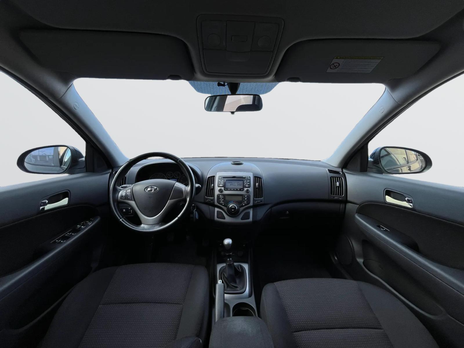 HYUNDAI i30 1.6 Swiss Plus Edition-image-7