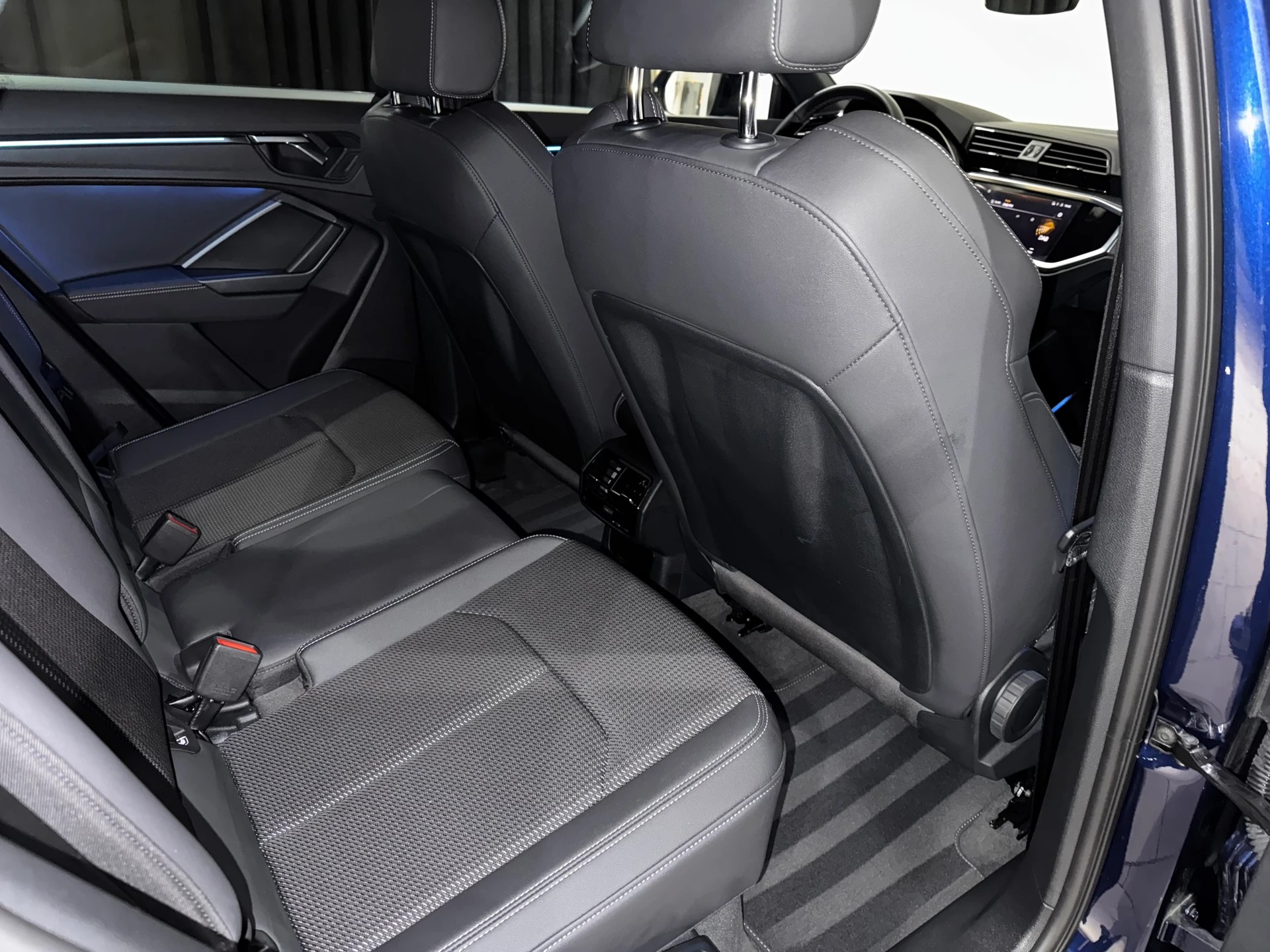 AUDI Q3 45 TFSI e S line S-tronic-image-12