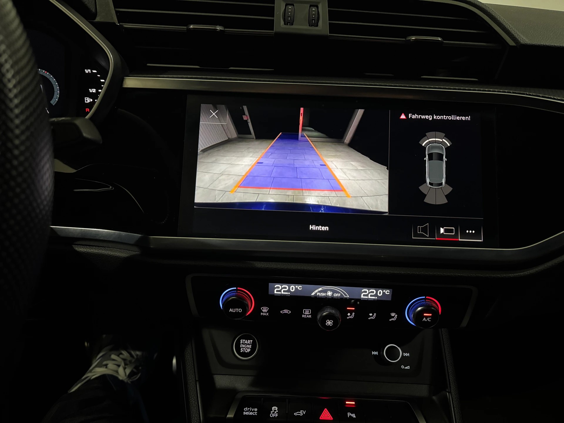 AUDI Q3 45 TFSI e S line S-tronic-image-14