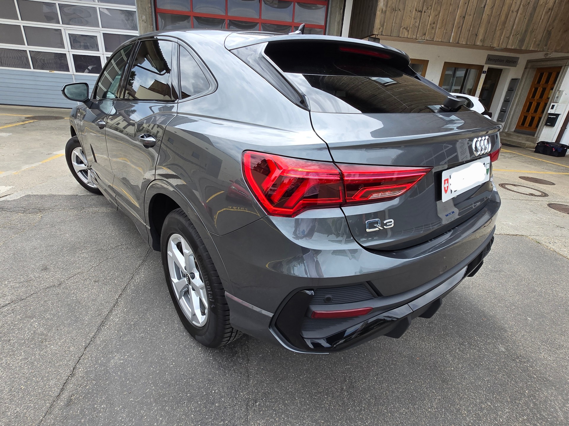 AUDI 45 TFSI e S line S-Tronic-image-2