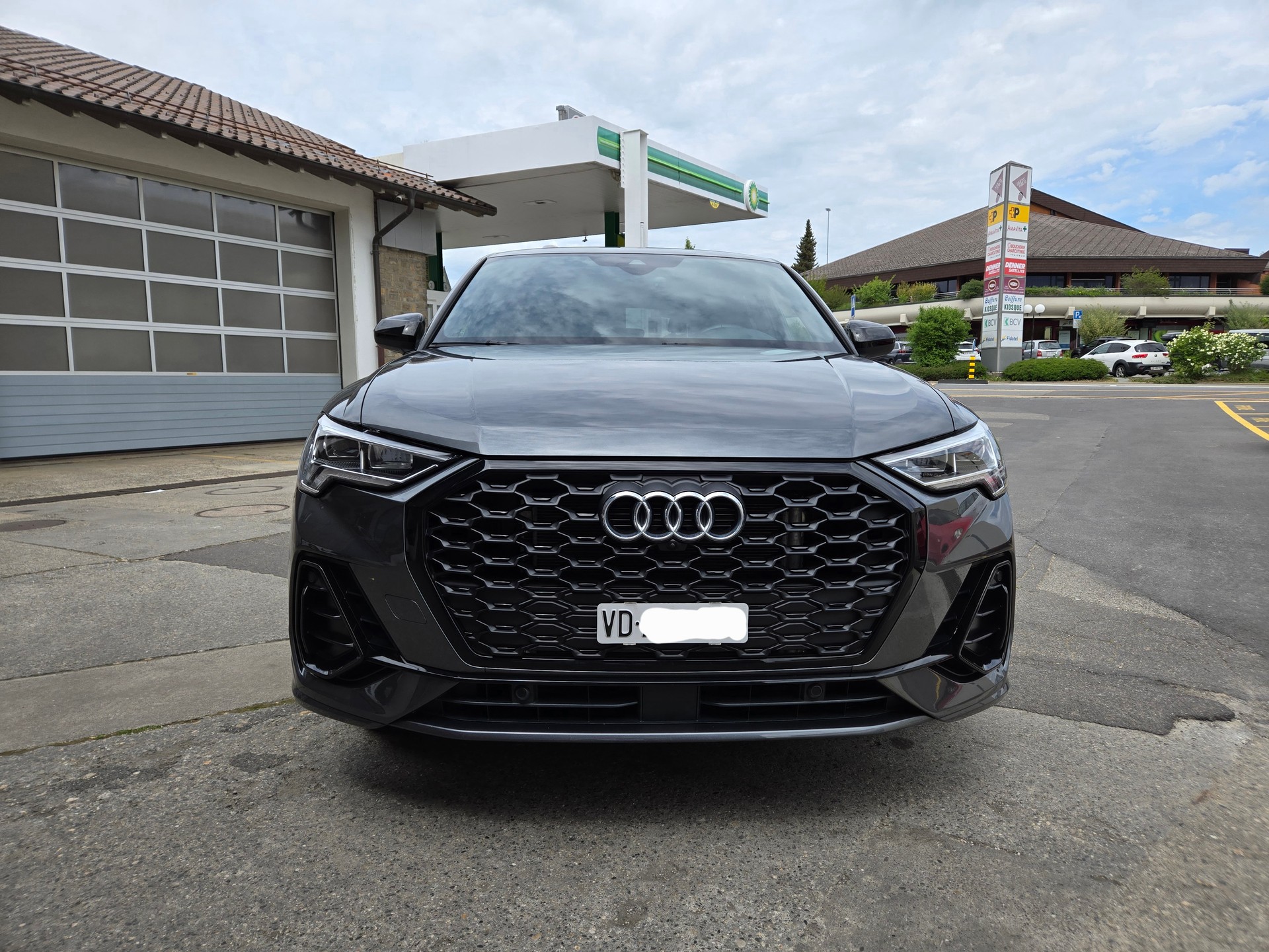 AUDI 45 TFSI e S line S-Tronic-image-1