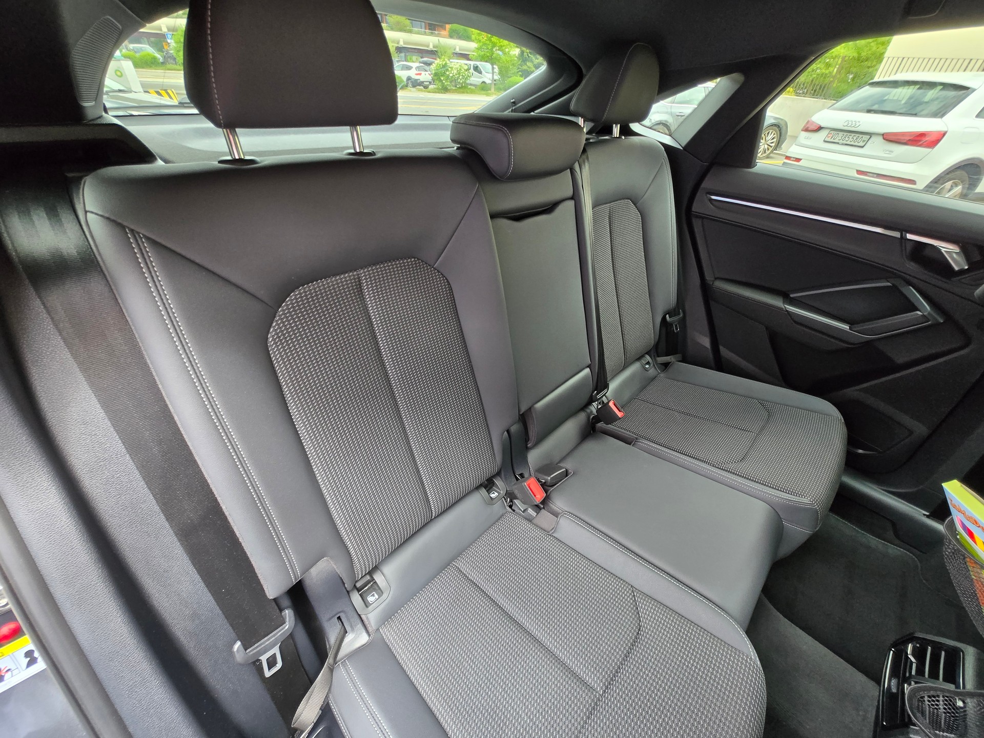 AUDI 45 TFSI e S line S-Tronic-image-4