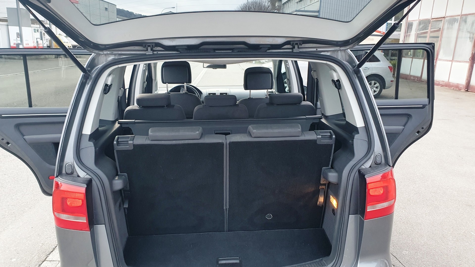 VW Touran 1.4 TSI Highline DSG 7 Platz-image-12