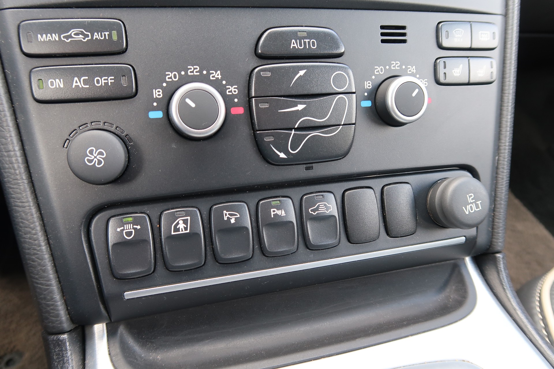 VOLVO XC90 D5 AWD Summum Geartronic-image-21