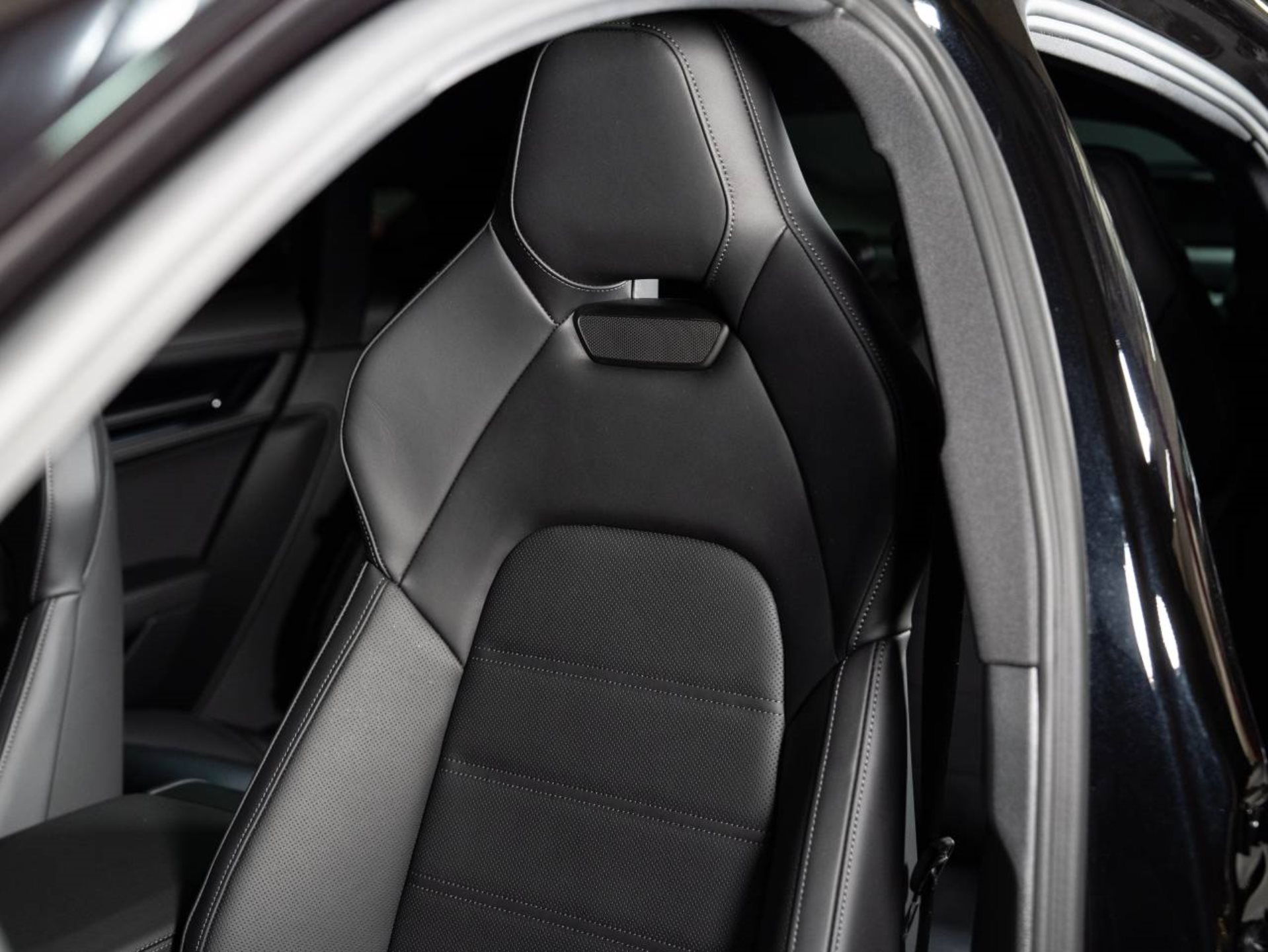 PORSCHE Panamera 4 E-Hybrid-image-16