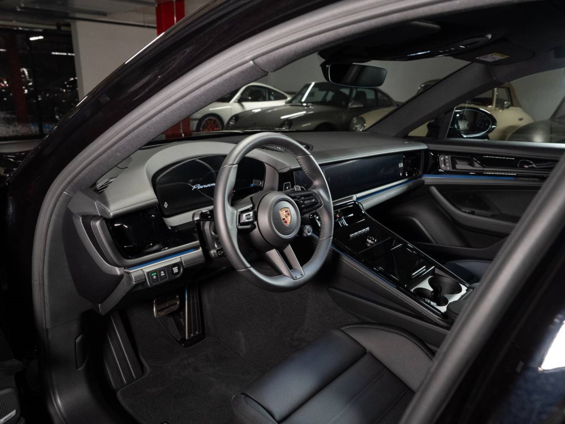 PORSCHE Panamera 4 E-Hybrid-image-3