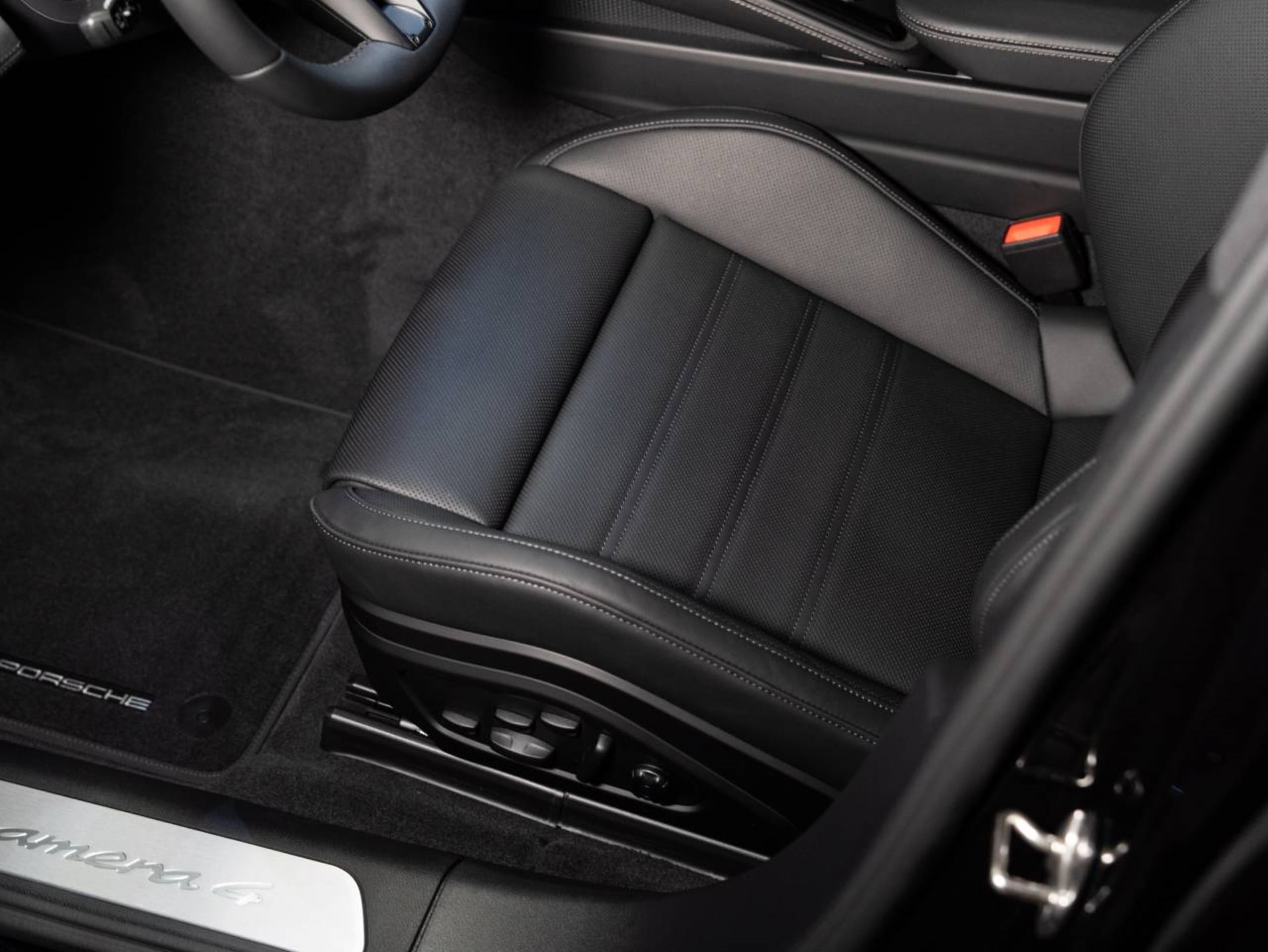 PORSCHE Panamera 4 E-Hybrid-image-17
