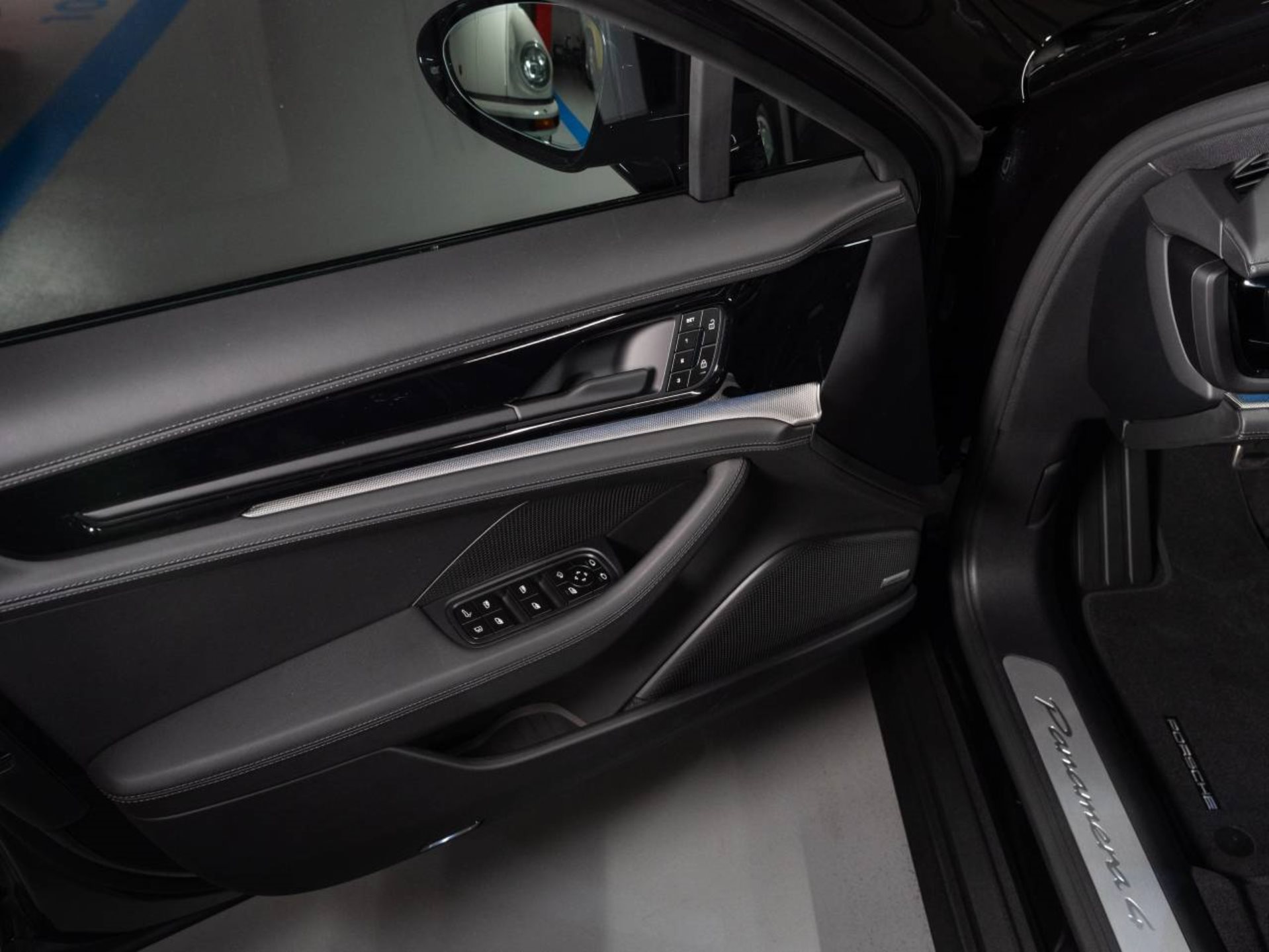 PORSCHE Panamera 4 E-Hybrid-image-18