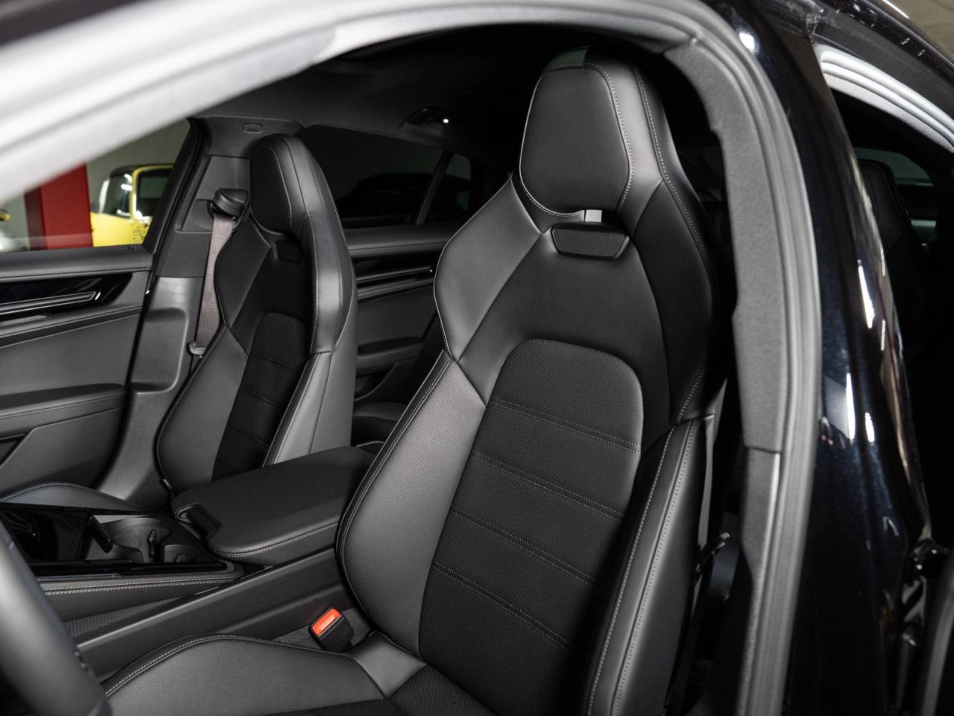 PORSCHE Panamera 4 E-Hybrid-image-4