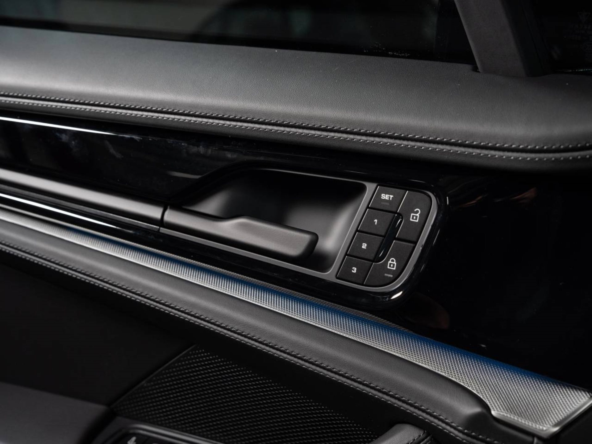 PORSCHE Panamera 4 E-Hybrid-image-20