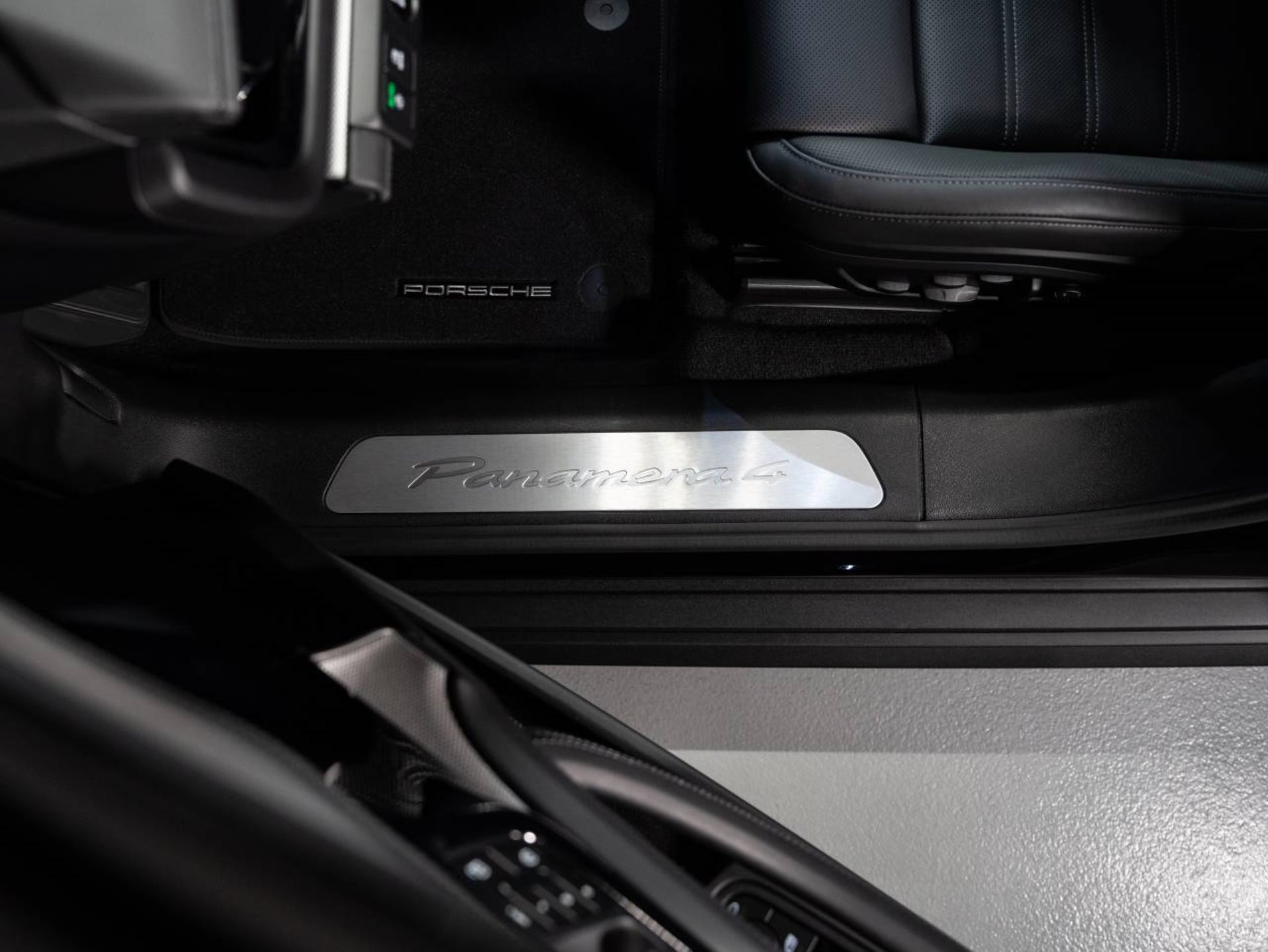 PORSCHE Panamera 4 E-Hybrid-image-21