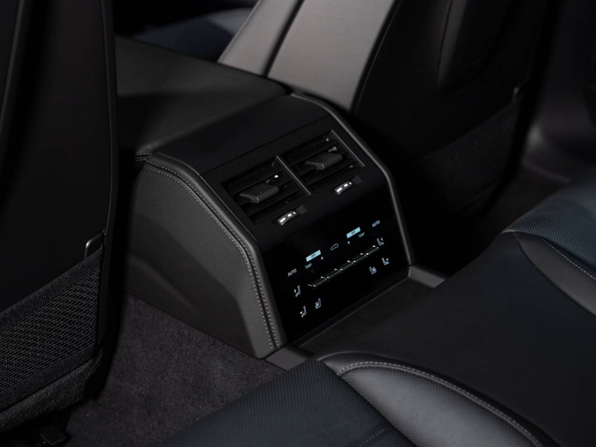 PORSCHE Panamera 4 E-Hybrid-image-22
