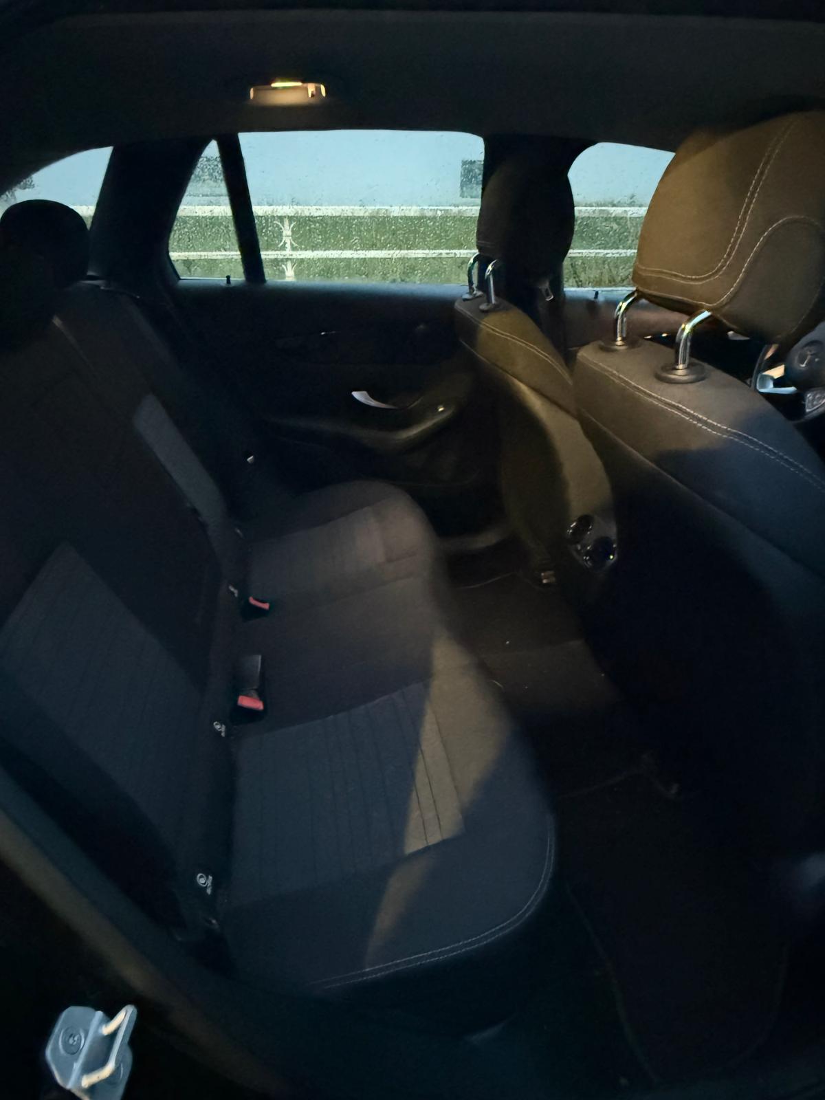 MERCEDES-BENZ GLC 220 d Exclusive 4m-image-2
