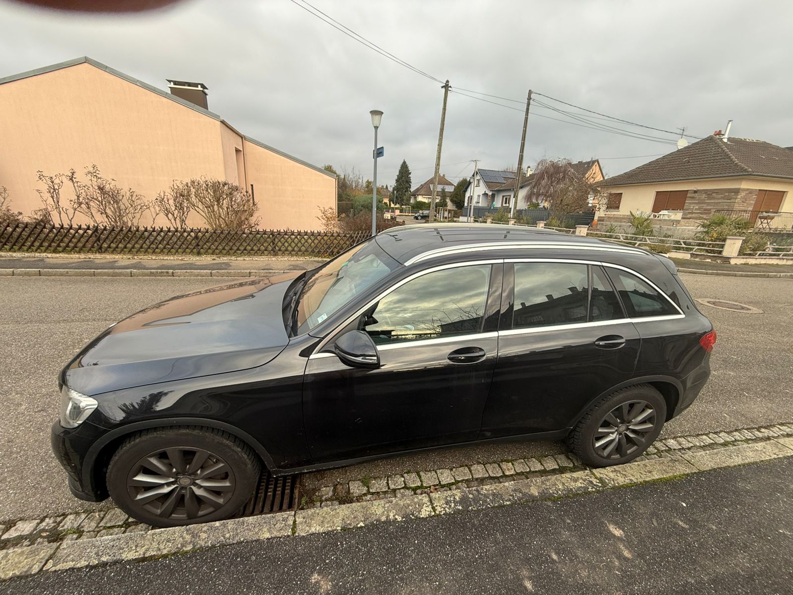 MERCEDES-BENZ GLC 220 d Exclusive 4m-image-4
