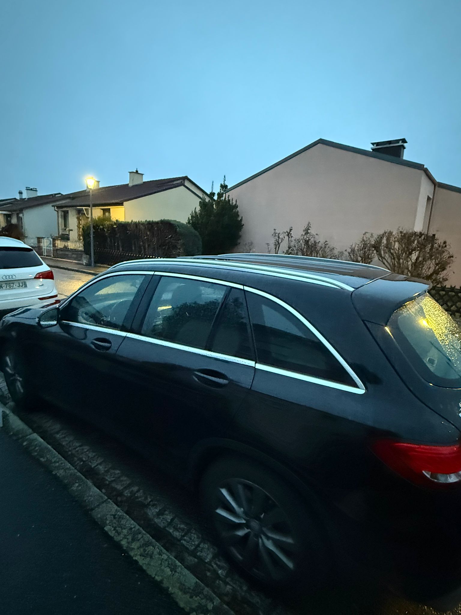 MERCEDES-BENZ GLC 220 d Exclusive 4m-image-3